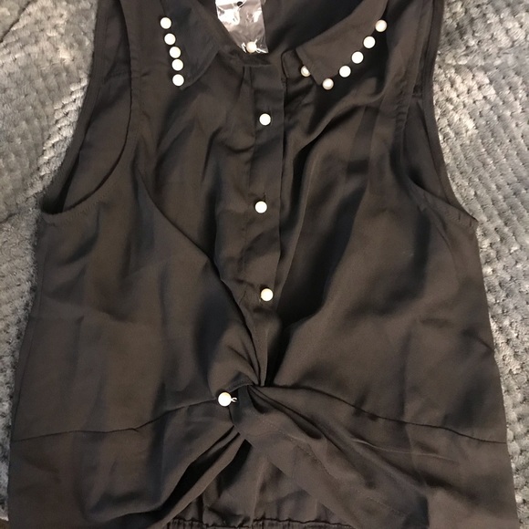 Black crop top with pearls - Picture 1 of 1